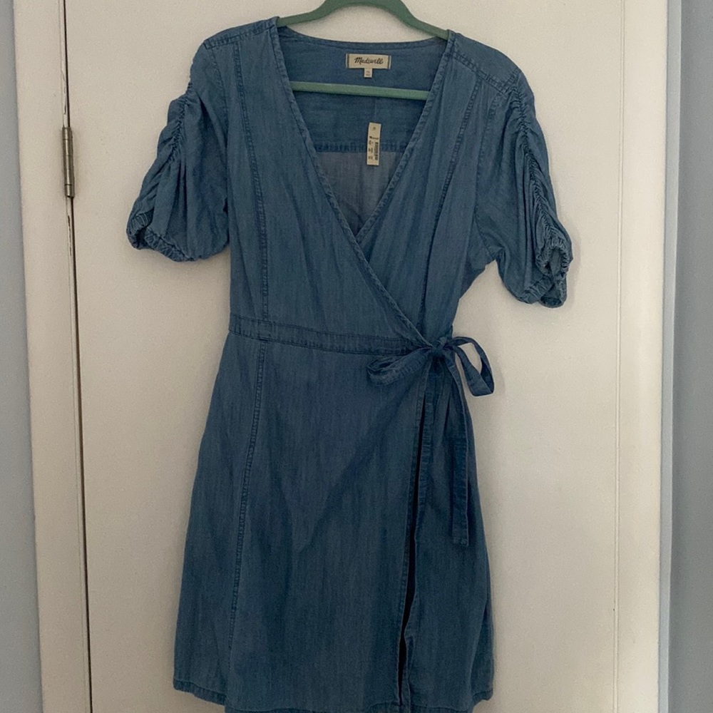 NWT Madewell denim/chambray wrap dress w ruched sleeves.